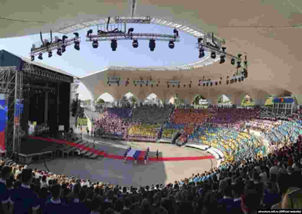 Вистава в театрі в «Артеку» влітку 2021 року.Після повномасштабного російського вторгнення до України в 2022 році «Артек» був втягнутий в один із найтемніших аспектів війни. Разом з кількома іншими дитячими таборами «Артек» приймав українських дітей у таборах, нібито призначених для «русифікації» неповнолітніх, зокрема сиріт, які опинилися в зоні раннього російського наступу