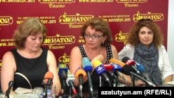 Увленные преподаватели на пресс-конференции (архивное фото)