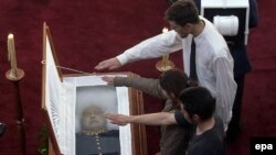 آگوستو پینوشه، روز يکشنبه ، ۱۱ دسامبر در سن ۹۱ سالگی و به دليل نارسايی قلبی درگذشت.