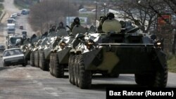 Російська бронетехніка біля Сімферополя