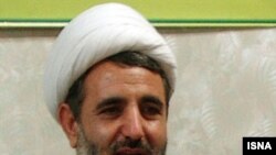 جانشين نماینده ولى فقيه در سپاه: «واريز مبلغ پنج ميليارد تومان از سوى محمد هاشمى به حساب محسن رضايى و حضور فعال فائزه هاشمى در بين آشوبگران نشان از تخلفات گسترده خانواده هاشمى در انتخابات اخير است.»