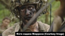 «У моєму житті і так достатньо того, що мене напружує, тому хвилюватися про все погане – це вже занадто. Я добре навчився справлятися з цим після того, як побував в Афганістані» – Мюррей