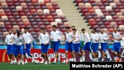 Футболисты сборной России