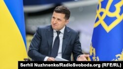 Як повідомляє журналістка Радіо Свобода, охорона відтіснила журналістів від президента