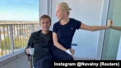 Գերմանիա - Ռուսաստանցի ընդդիմադիր Ալեքսեյ Նավալնին և նրա կինը՝ Յուլիան Բեռլինի «Շարիտե» հիվանդանոցում, 21-ը սեպտեմբերի, 2020թ.