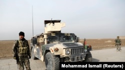 Кабулдун чет жакасында күзөттө турган ооган жоокери. 2020-жылдын 18-ноябры. 