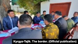 Жолугушууга Баткен жана Согд облустарынын башчылары катышты. 2021-жылдын 16-августу.
