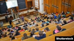 Москвадагы окуу жайынын аудиториясы. (Иллюстрациялык сүрөт).