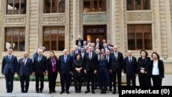 Ադրբեջանի նախագահ Իլհամ Ալիևը «Արևմտյան Ադրբեջանի համայնք» կազմակերպության անդամների հետ, 2022թ.