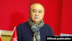 Омурбек Текебаев.