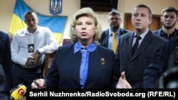 Російський омбудсмен Тетяна Москалькова на суді щодо продовження запобіжного заходу Кирилу Вишинському, засідання якого перенесли, Київ, 15 липня 2019 року