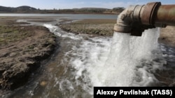 Переброс воды из Тайганского в Симферопольское водохранилище, Крым, 17 октября 2020 года