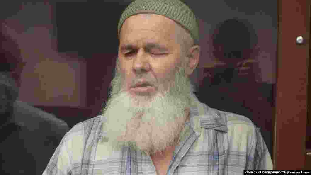 &quot;Qırım musulmanları davası&quot; boyunca Rusiye mahkemesi tarafından 13 yıl apis cezasına mahküm etilgen, uquq qoruyıcılar tarafından siyasiy mabüs kibi tanılğan Servet Gaziyev 2021 senesi sentâbr ayında Rosto-na-Donudaki 19-nci Vilâyetlerarası verem hastahanesinde köteklengen soñ omurğası ile çekişe