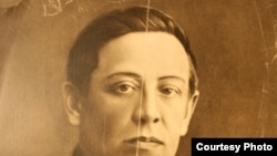 Літографічний портрет Симона Петлюри з фонду ЦДІА України у Львові. 