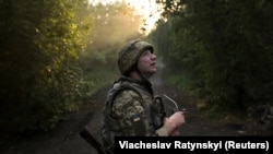 Український військовий на позиції поблизу Костянтинівки, Донеччина, липень 2025 року