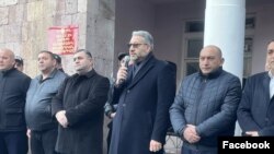 Սարգիս Վահրադյանը՝ աջից երկրորդը