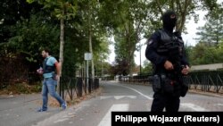 Французькі поліцейські на вулиці містечка Трап після нападу, 23 серпня 2018 року