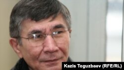 Оппозиционный политик Жасарал Куанышалин в здании Медеуского районного суда. Алматы, 1 февраля 2011 года. 