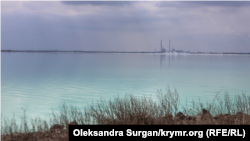 Qırmızı göl. Nümüneviy resim