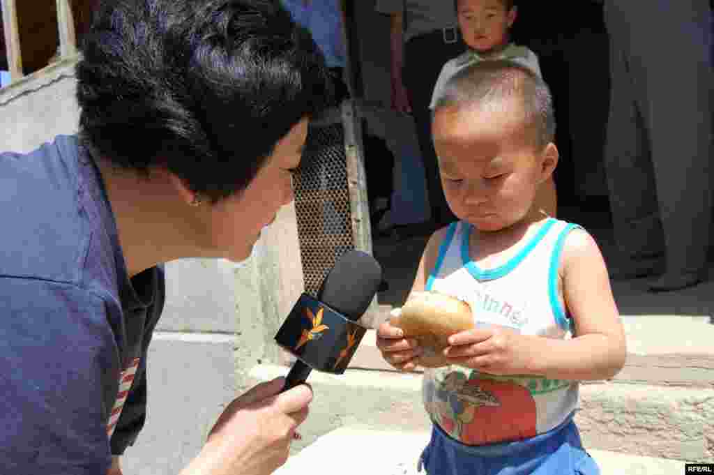 Бюбюкан Досалиева во время работы.