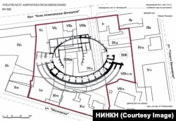 Недвижимата културна ценност „Античен театър и Амфитеатър на Сердика“ обхваща 15 имота между ул. „Московска“ и бул. „Дондуков“ в София