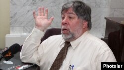 Armenia - Steve Wozniak, co-founder of Apple Inc., is interviewed by RFE/RL's Armenian service, 10Nov2011.