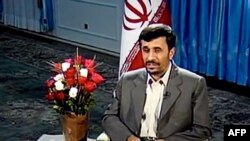 دولت گوردون براون با انتقاد از اقدام شبکه ۴ پخش پیام محمود احمدی‌نژاد را، علی‌رغم لحن دوستانه آن، مایه دلخوری جهانی توصیف کرده است. (عکس: Afp)