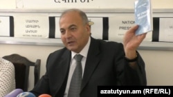 Виктор Даллакян на встрече с журналистами, Ереван, 11 октября 2016 г. 