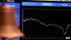 شاخص سهام در بازار های مالی با سقوط ارزش مواجه شد.
عکس از: EPA