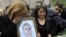 Родственники одного из погибших во время событий 1 марта 2008 года оплакивают потерю (Фото: 9 апреля 2008 год) 
