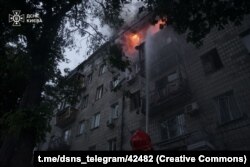 Пожар в многоэтажном доме в Киеве в результате российской атаки, 7 мая 2025 года