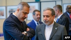 Iranian Foreign Minister Abbas Aragchi (right) speaks with Turkish counterpart, Hakan Fidan, in June. Iran says it will meet with European powers in Istanbul on July 25.