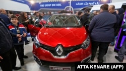 رنوی کاپتور در یک نمایشگاه خودرو در تهران در پاییز ۹۶، چند ماه پس از امضای قرارداد همکاری بین وزارت صنعت و شرکت رنو