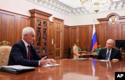 آندری بلوئوسف در جلسه‌ای با ولادیمیر پوتین، زمانی که که بلوئوسف معاون اول نخست‌وزیر بود، نوامبر ۲۰۲۳