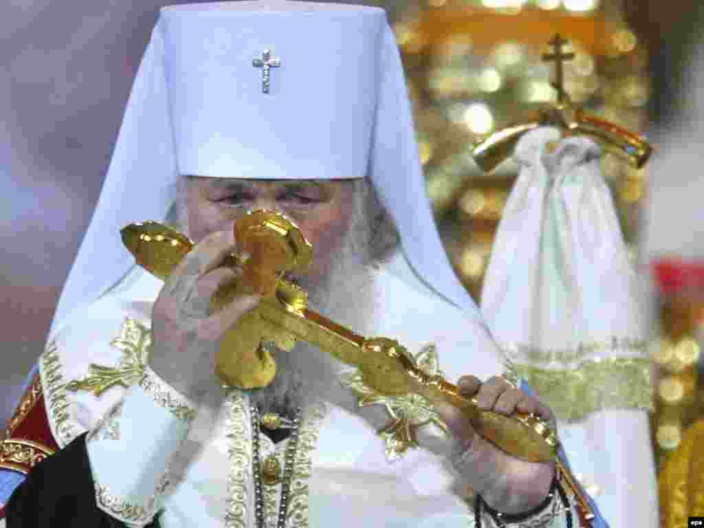 Смоленск жана Калининград митрополити Кирилл расмий түрдө Орусиянын ортодокс чиркөөсүнүн жаңы жетекчиси болуп калды. Москванын Ыйык Ыйса чиркөөсүндөгү иш-чарада ал орус православ чиркөөсүнүн 16-патриархы деп аталды.