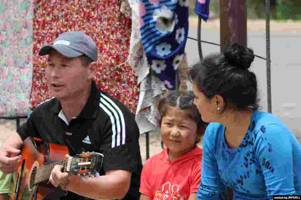 Посидим на лавочке и споем для души...