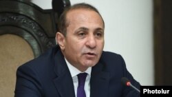 Armenia - Prime Minister Hovik Abrahamian chairs a cabinet meeting, Yerevan, 18Jun2015.