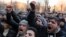 Протестующие у здания прокуратуры в Гюмри. 15 января 2015 года