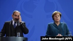Премьер-министр Армении Никол Пашинян на совместной пресс-конференции с канцлером Германии Ангелой Меркель, Берлин, 1 февраля 2019 г.
